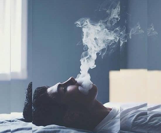 عکس دختر غمگین درحال خواب
