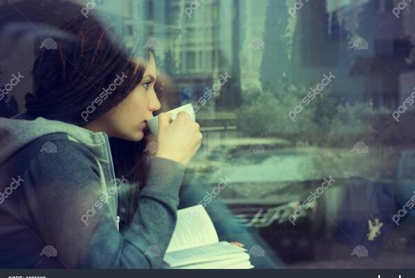 عکس پروفایل دختر در حال قهوه خوردن