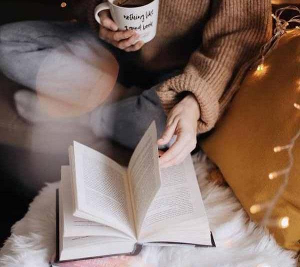 عکس پروفایل دختر در حال قهوه خوردن