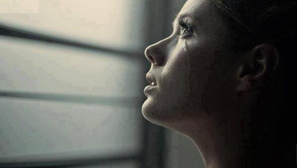 عکس دختر درحال گریه برای پروفایل