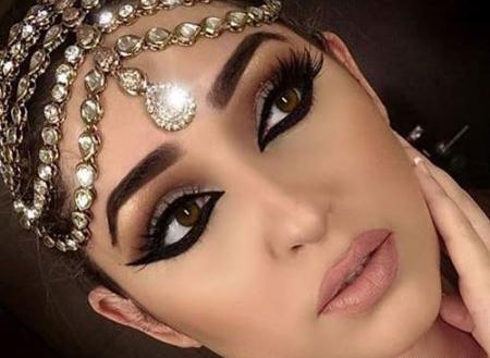 عکس پسر درحال ارایش