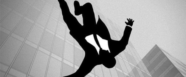 عکس پسر در حال افتادن