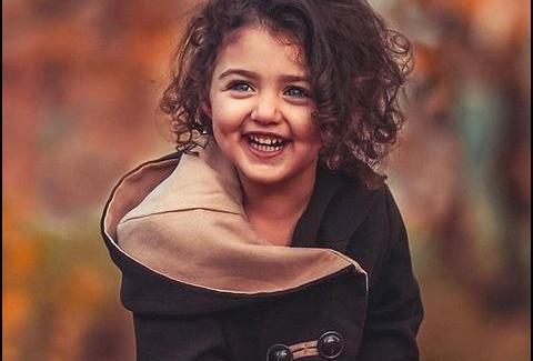 عکس پسر درحال خندیدن برای پروفایل