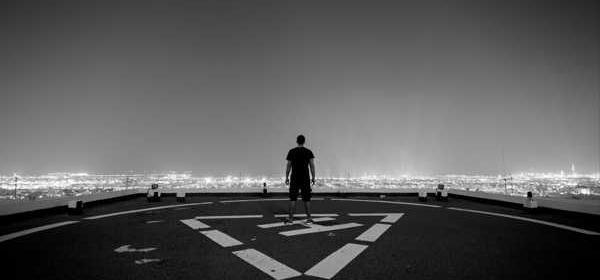 عکس پروفایل پسر در حال رفتن