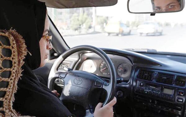 عکس پروفایل پسر درحال رانندگی