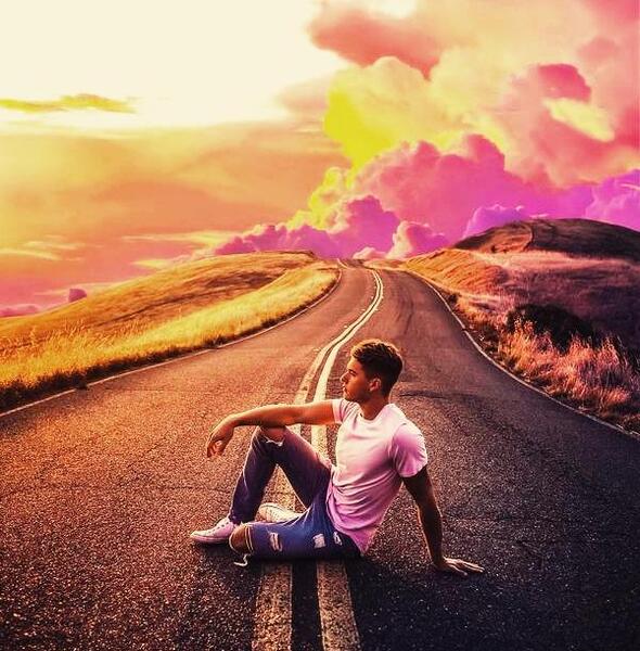 عکس پروفایل پسر در حال رقص