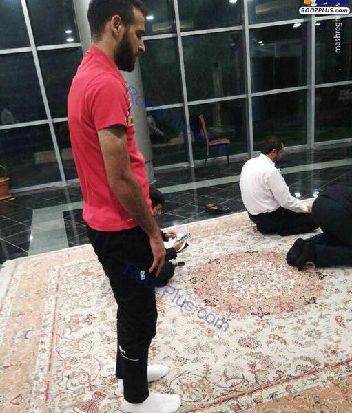 عکس پسر زیبا در حال نماز خواندن