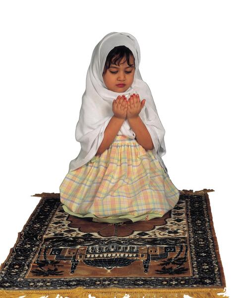 عکس پسر زیبا در حال نماز خواندن