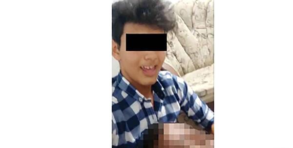 عکس پسر درحال سلفی