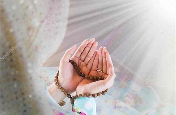 عکس پسر درحال نماز