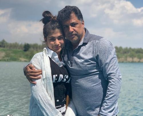 عکس مادر دنیز
