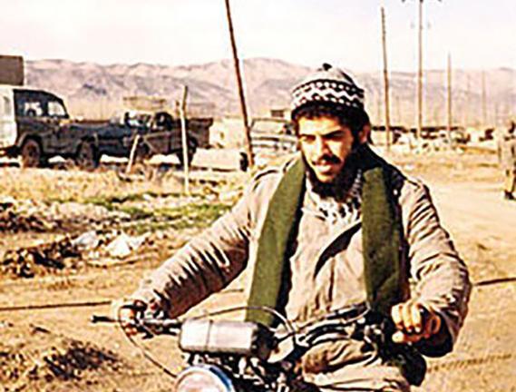 عکس ابراهیم هادی در جنگ