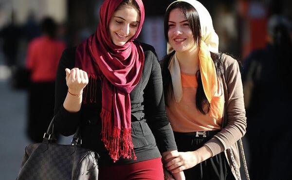 عکس همسر دوم روحانی در انگلیس