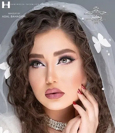 ژست عکس پرتره عروس