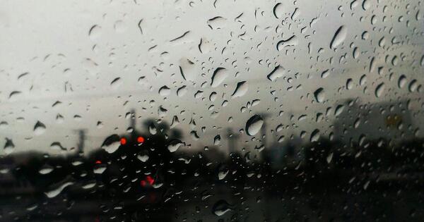 عکس باران گیر پنجره