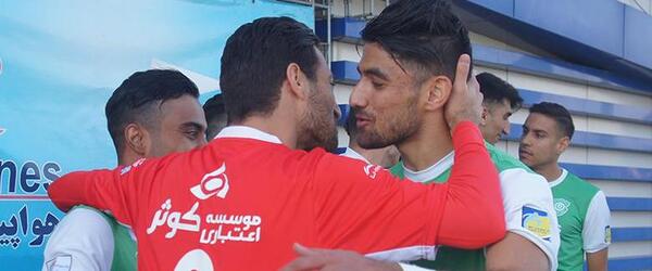 عکس پیمان بابایی با پیراهن تراکتور