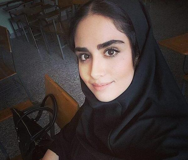 عکس هانیه غلامی در دانشگاه