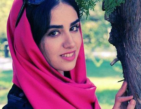 عکس هانیه غلامی در دانشگاه