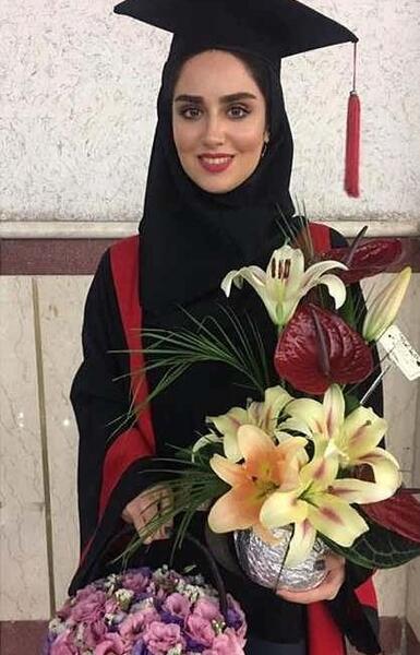 عکس هانیه غلامی در دانشگاه