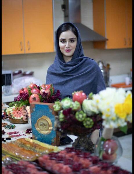 عکس هانیه غلامی در شب یلدا