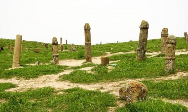 عکس قبرستان خالد نبی