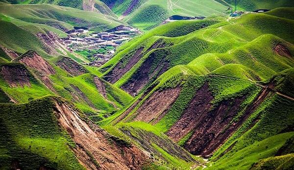 عکس قبر خالد نبی
