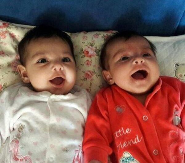 ژست عکس خاله و خواهرزاده