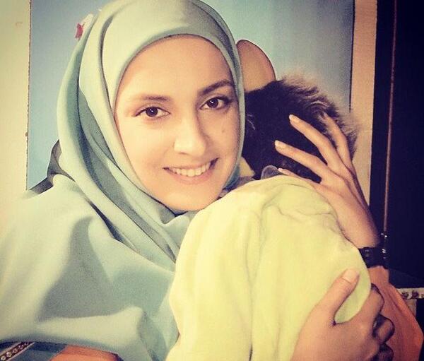 عکس خاله نرگس مجری رنگین کمان