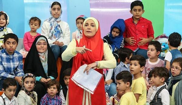 عکس خاله نرگس مجری رنگین کمان