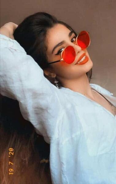 عکس زهرا آقازاده و خواهرش