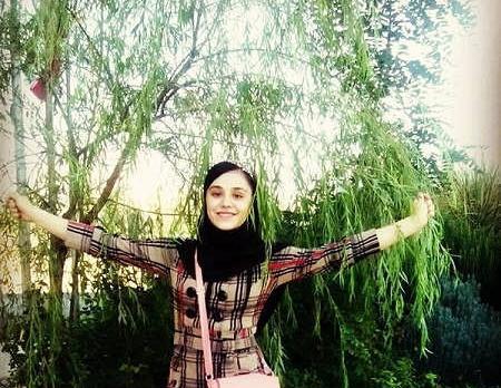 عکس زهرا کیانی در حال اجرا