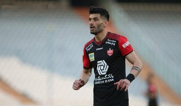 عکس سعید آقایی با پیراهن پرسپولیس