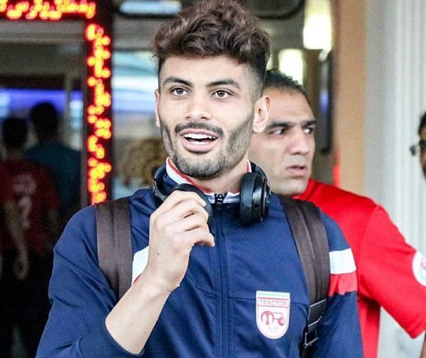 عکس سعید آقایی با پیراهن پرسپولیس