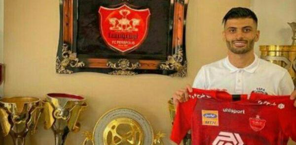 عکس سعید آقایی با پیراهن پرسپولیس