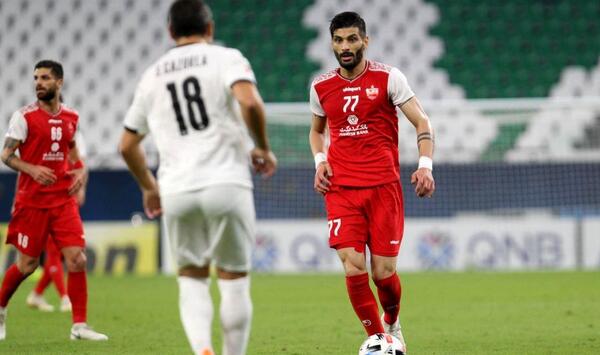 عکس سعید آقایی با پیراهن پرسپولیس