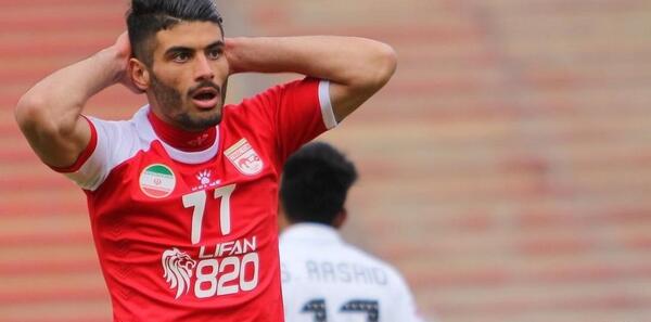 عکس سعید آقایی با پیراهن پرسپولیس
