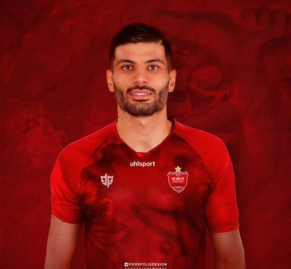 عکس سعید آقایی با پیراهن پرسپولیس