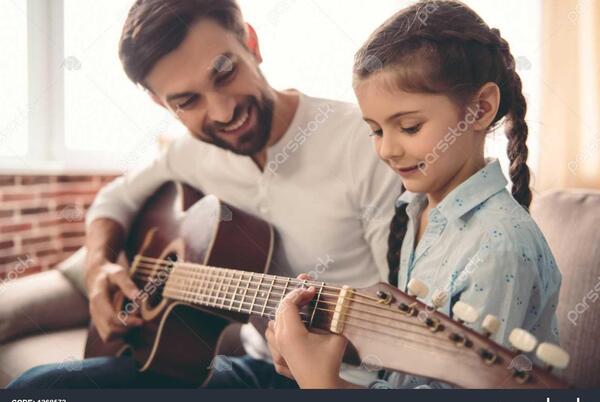 عکس دختر با گیتار