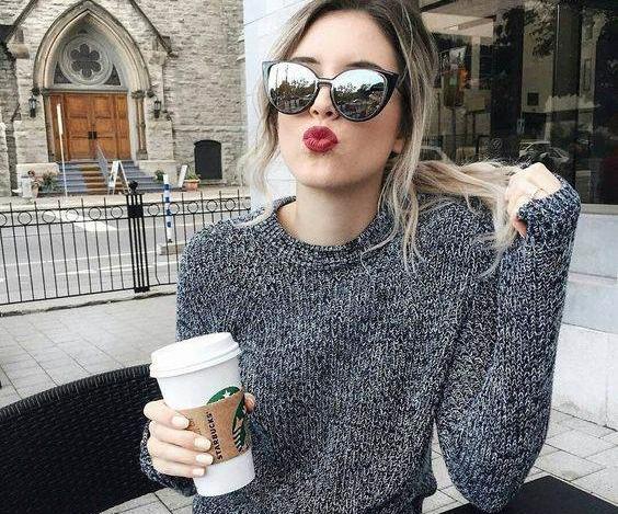 عکس دختر جوان با عینک دودی