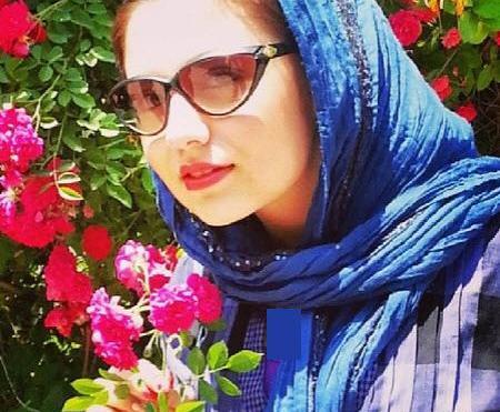 عکس دختر جوان با عینک دودی