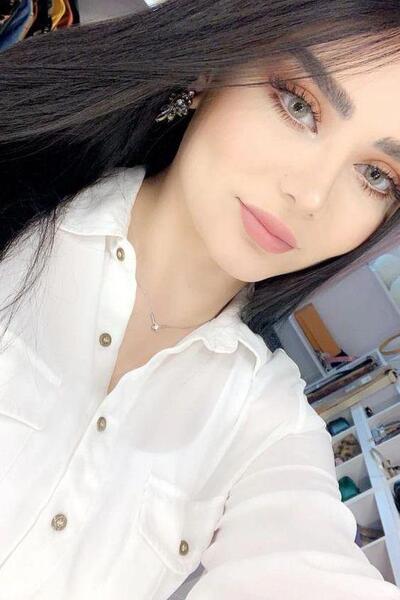 عکس دختر چشم و ابرو مشکی