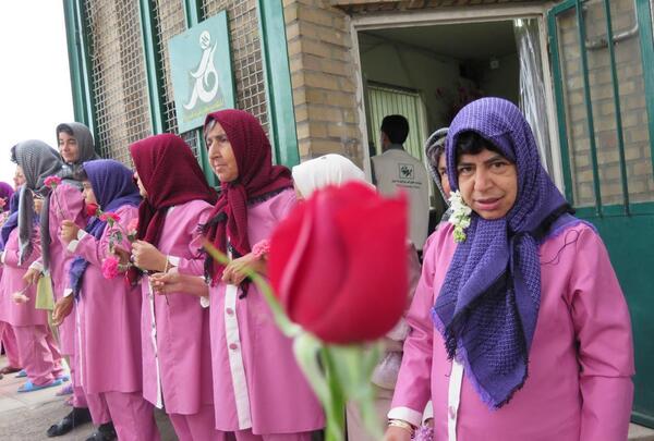 عکس روز معلولین ذهنی دختر
