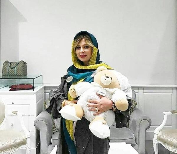 عکس دختر نیوشا ضیغمی و همسرش