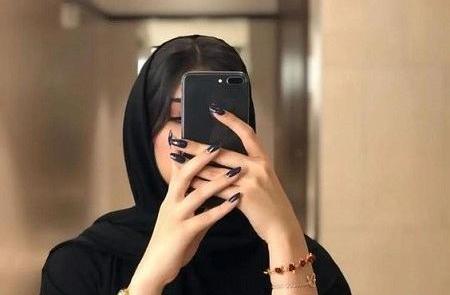 عکس دختر گوشی بدست برای پروفایل