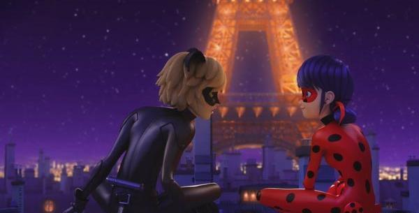 عکس پسر کفشدوزکی و گربه سیاه