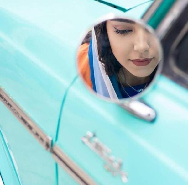 عکس دخترونه جلو آینه