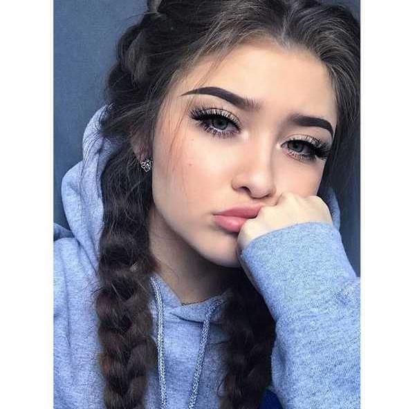 ژست عکس دخترانه سلفی