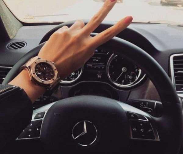 عکس دست روی فرمون بی ام و