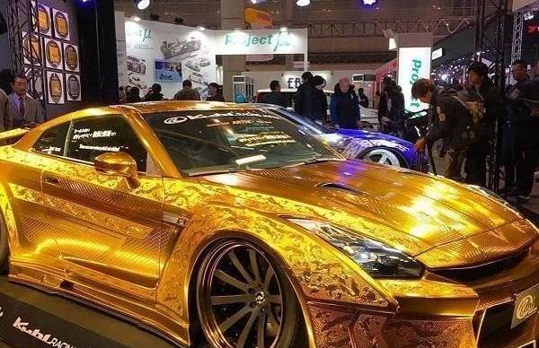 عکس ماشین بی ام و طلایی