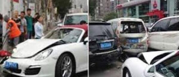 عکس پورشه در پارکینگ